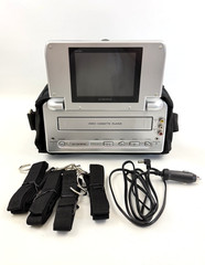 Audiovox VBP2000 Portable VCR VHS Player 5″ LCD Screen w/ Bag & Car Cord Tested