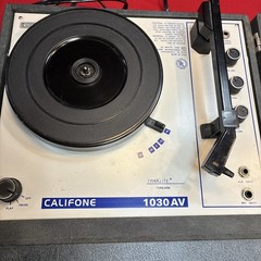 Calif0one 1030AV Portable 3-Speed Classroom Phonograph Record Player