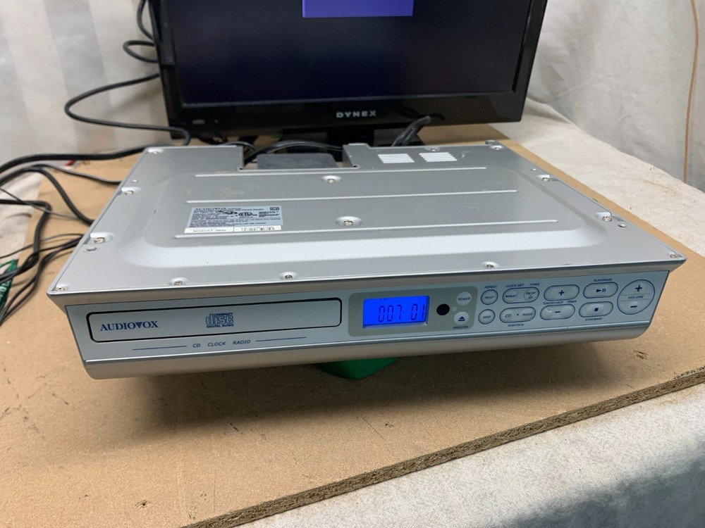 Audiovox KCD-3180 VTG Under Cabinet Kitchen & Garage AM/FM Clock Radio CD Player