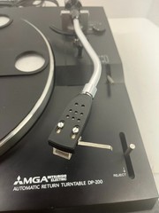 Mitsubishi MGA DP-200 Turntable. For Parts Only.