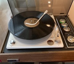 Zenith Circle Of Sound Stereo Record Player Turntable Console w/ Dust Cover