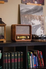 Fuse Real Wood Exterior Vintage Retro Bluetooth, AM/FM Radio, Speaker