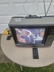Mitsubishi 13″ CS-1342R TV for Retro Gaming With Antenna Works