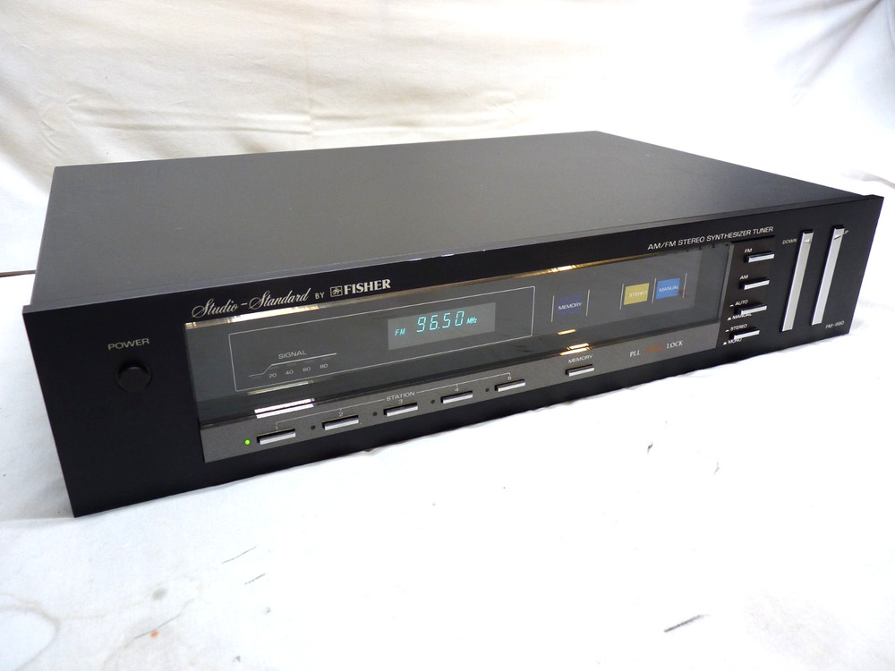 FM Stereo Tuner FISHER 660 Synthesizer MADE In JAPAN Mint Shape *SEE VIDEO*