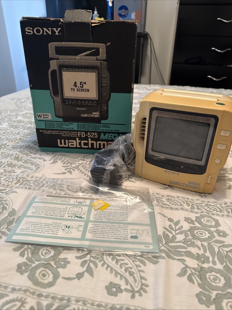 Sony Mega Watchman FD-525 B&W TV AM/FM Tuner In Original Box