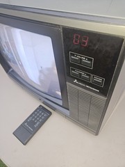 Mitsubishi 13″ CS-1342R TV for Retro Gaming With Antenna Works