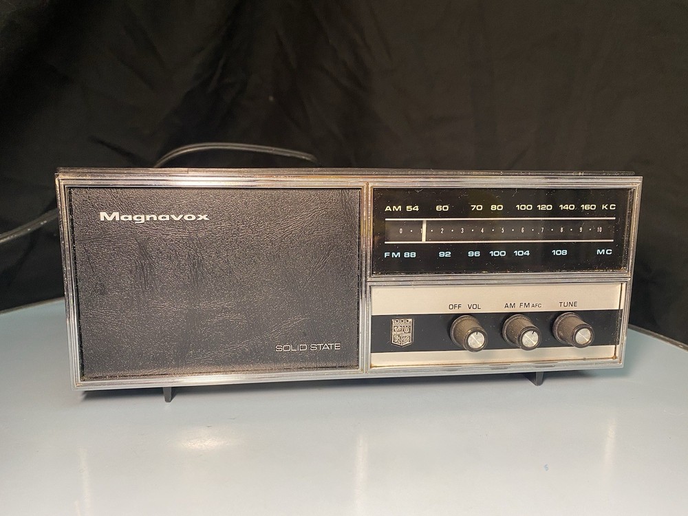 Vintage MCM Magnavox Table Top Solid State Radio. Works! Plug In. Black/Chrome