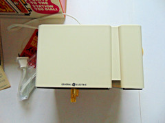 RARE GE C3300 WHITE CLOCK AM RADIO ALARM VINTAGE NEW? PETER MAX STYLE 1971 MIB
