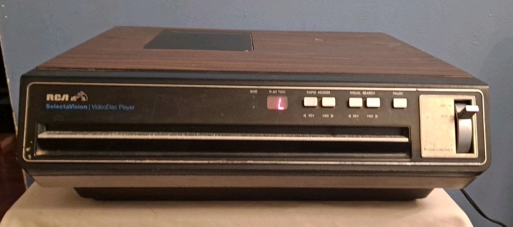 1081 RCA SelectaVision CED Video Disc Player-Model SFT 100 W