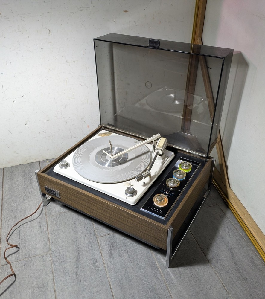 (SOLD AS IS) Vintage Zenith Circle of Sound Record Player Turntable