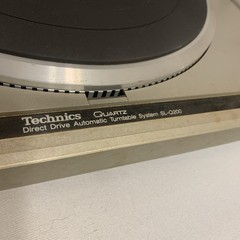 Technic Quartz SL-Q200 Direct Drive Automatic Turntable