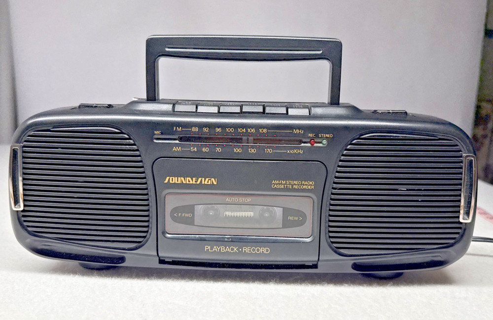 Soundesign 4625BLK AM FM Stereo Cassette Recorder Boombox Vintage