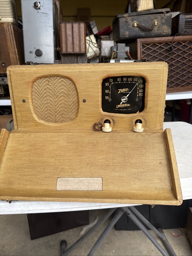 Zenith Universal Radio Model 50500 Briefcase Radio Untested For Repair
