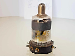 1 x RV12P2000 RFT RWN NEUHAUS HF/VHF Radio Tube PV1 TESTED