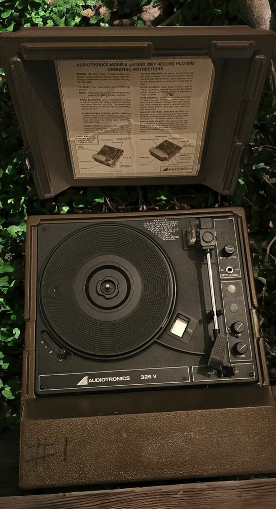 Vintage Audiotronics 326-V Portable Turntable In ” WORKING CONDITION! ” TESTED