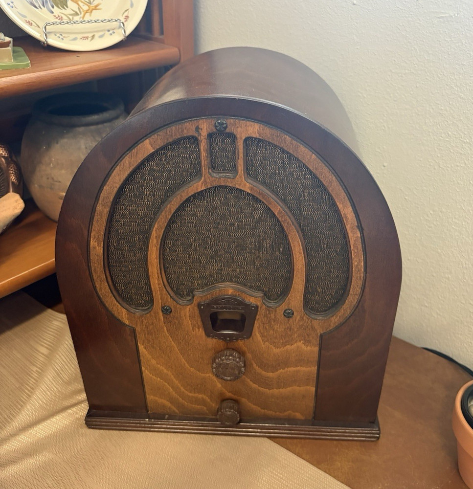 Philco Jr. Model 80 Cathedral Wood Cabinet Tabletop Tube Radio