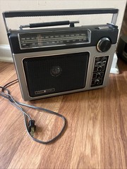 General Electric 7-2880B Long Range Super Radio – Black/Silver