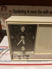 Vintage GENERAL ELECTRIC Model C2510 AM FM clock Radio both work