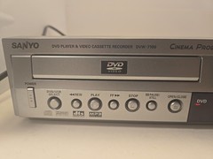 Sanyo DVW-7100 – No Remote Cinema Progressive VCR/DVD combo Tested and working