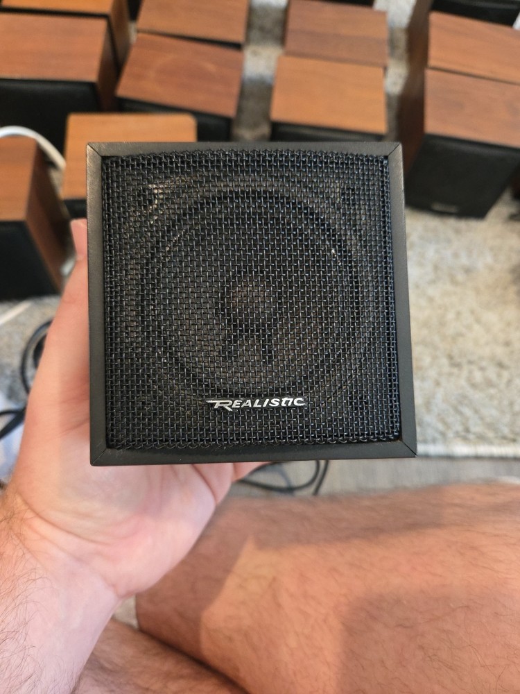 REALISTIC MINIMUS 0.3 Cat. 40-1250 Shelf Speakers 7 Watts Untested