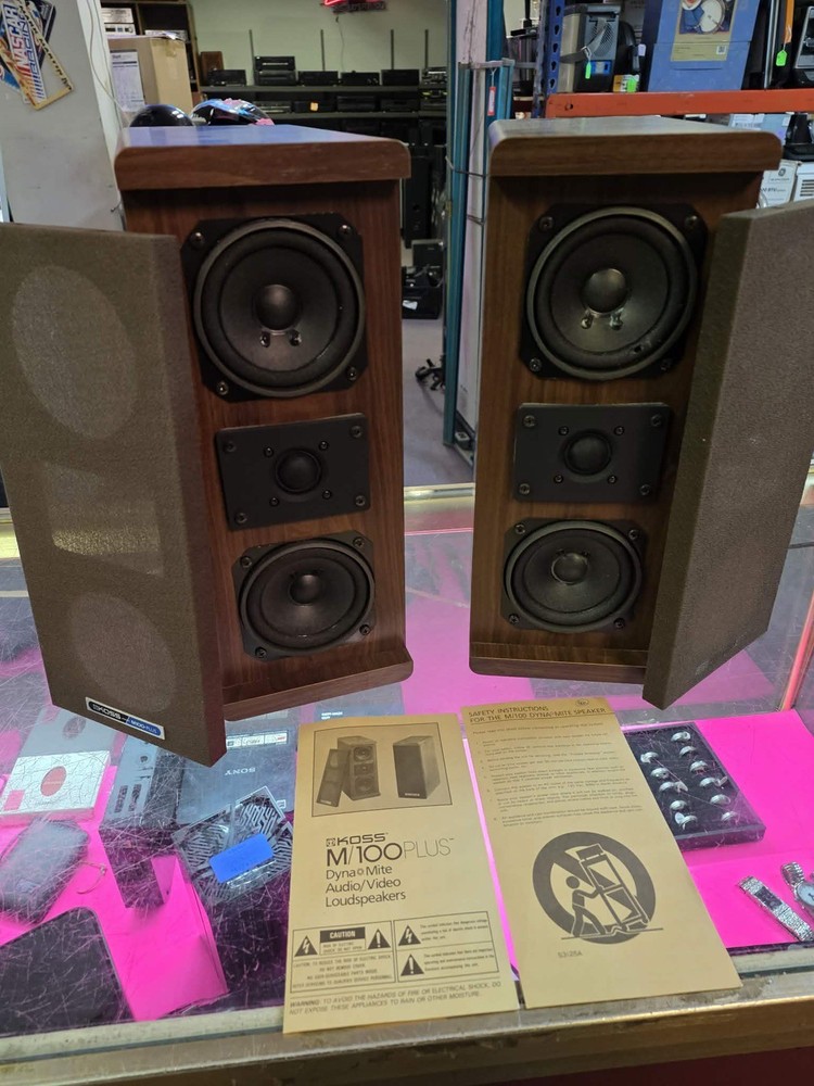 RARE Pair KOSS Dynamite M/100 Plus Walnut Veneer Bookshelf Speakers