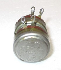 Allen Bradley 168953 Type J 2.4K/1.7K 3/8″ Long 1/4″ Solid Shaft Potentiometer