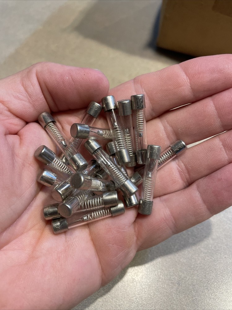Lot of 50 Littlefuse Slo-Blo 2 Amp 250VA 313 3AG Glass Body Fuses NOS! Audio