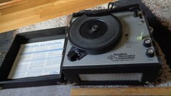 VINTAGE RECORD PLAYER MODEL 910 MADE BY HAMILTON ELECTRIC