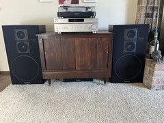 Sanyo SS-685 Floor Speaker Pair 8 Ohm Impedence Walnut Vinyl Veneer Tested