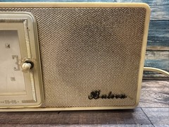 VTG 50’s Bulova Clock Radio Model 100 Made In USA Tested Radio