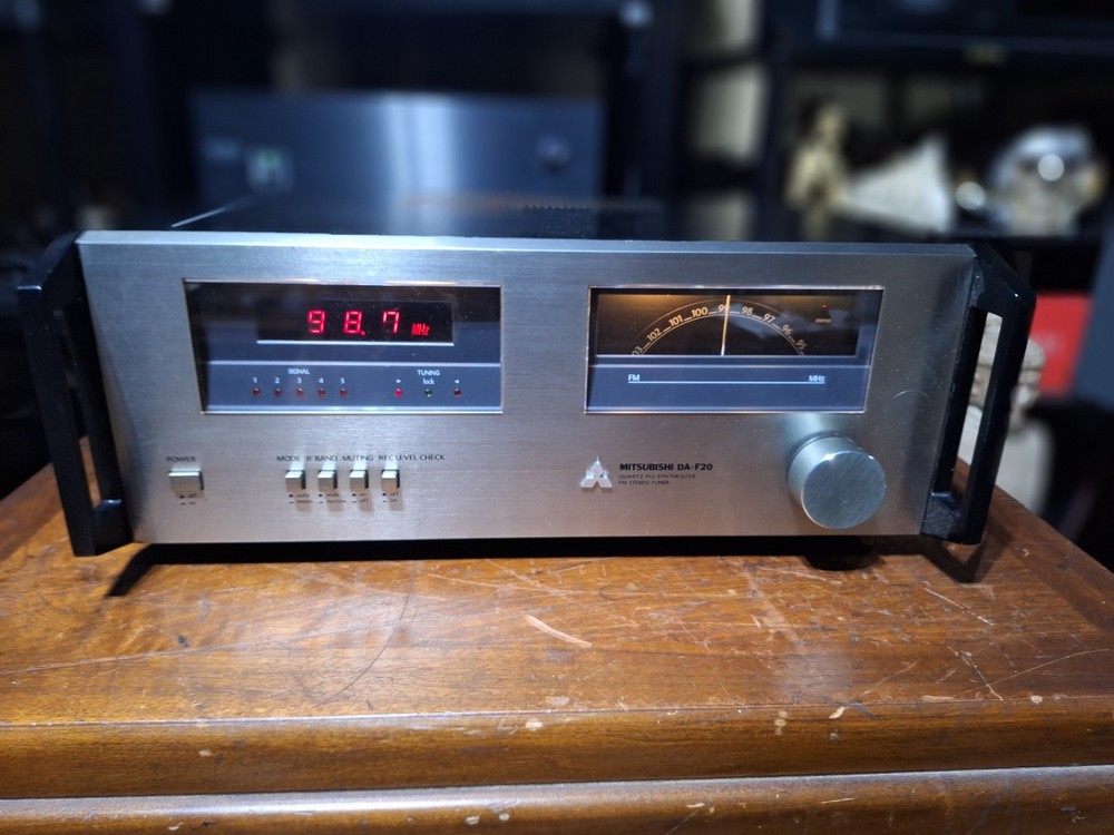 Mitsubishi DA-F20 Stereo Tuner