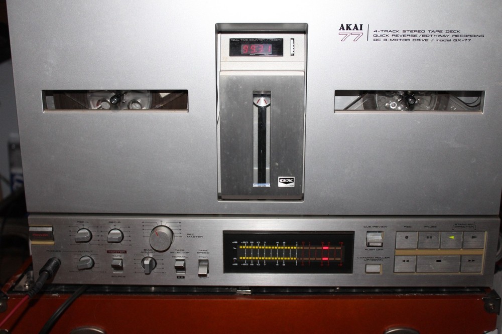 Akai gx-77 reel to reel tape recorder serviced see picturs of the new capacitors