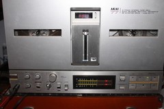 Akai gx-77 reel to reel tape recorder serviced see picturs of the new capacitors