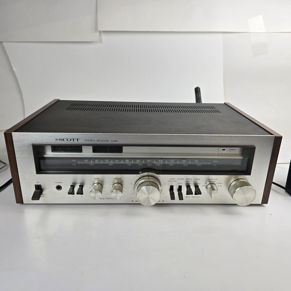 Scott stereo receiver 330R. Classic silver face model with wood sides Tested
