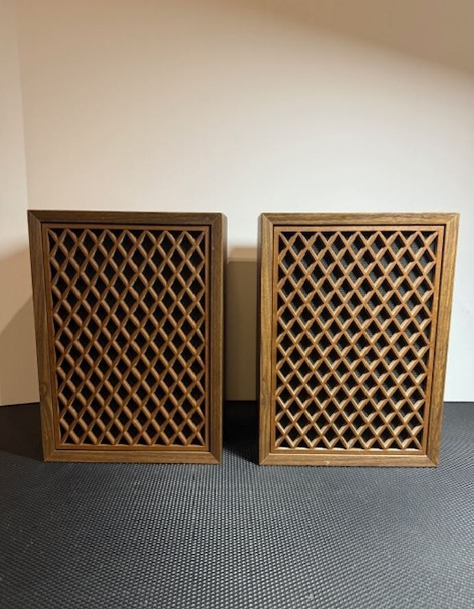 Vintage 8 Ohms 3 watts Woodgrain Speakers Set 12″ x 8 1/2″ Made in Japan