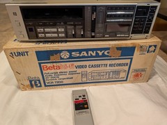 Sanyo Betamax Hi-Fi Video Cassette Recorder VCR 7200 with Remote Control & Box