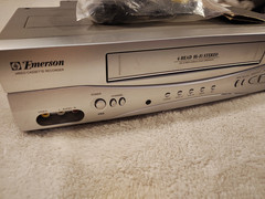 Emerson EWV603 4 Head Hi-Fi Stereo VHS VCR Video Cassette Player Audio & Video