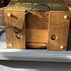 Welbilt Nostalgic Reproduction AM/FM Radio Model 1917. It works with plugg-in