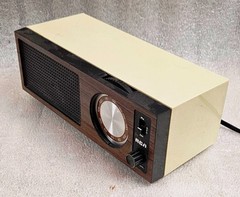 VINTAGE RCA Brown/Beige Model RZC221Y AM/FM Radio-TESTED/WORKS