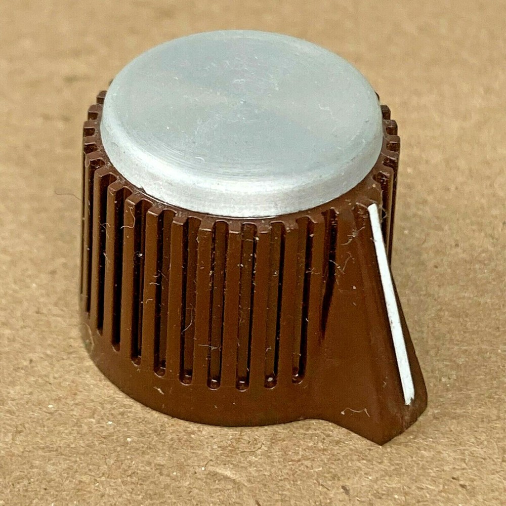 (1) VINTAGE CONTROL KNOB BROWN /Alum FACE ~ 7/8″ Dia 3/4″ Height, 1/4″ Shaft