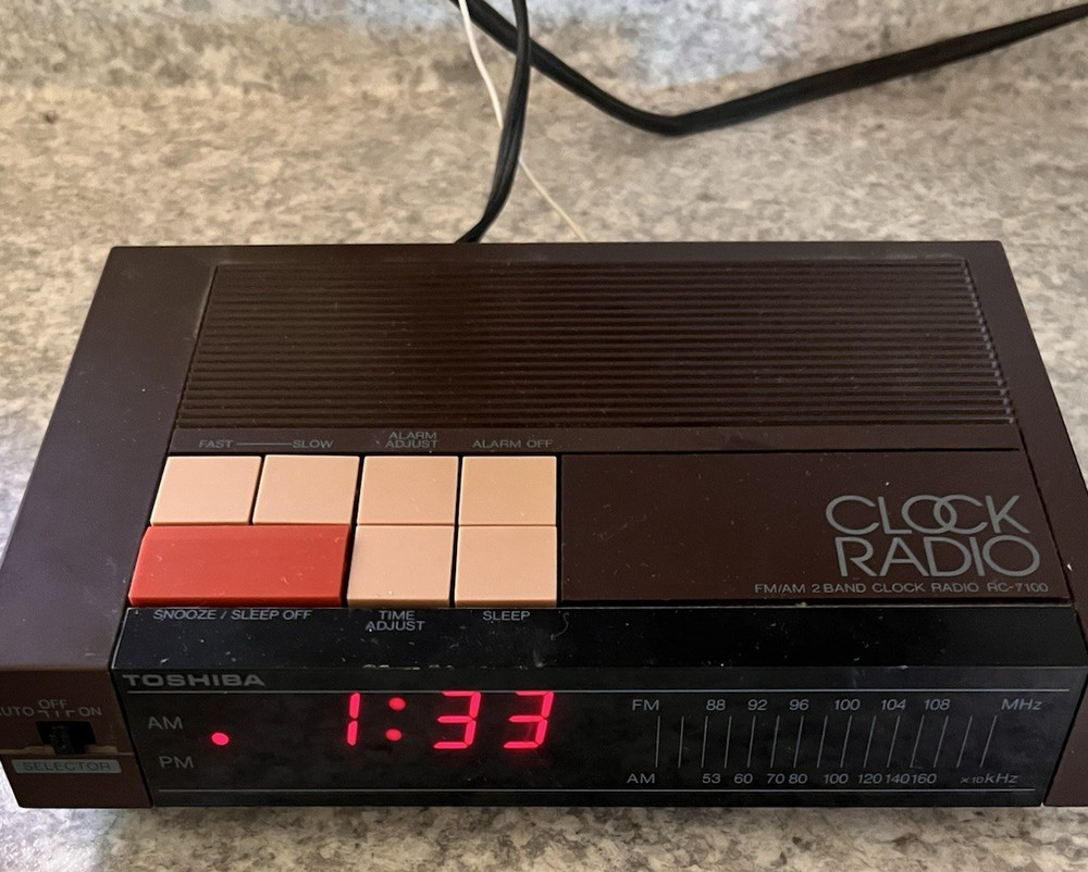 Vintage Toshiba RC-7100 Clock Radio AM FM Digital Alarm Tested Works Retro Brown