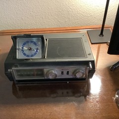 Vintage Triumph Model 820 AM FM Clock Radio Japan 10 Transistor Radio Works