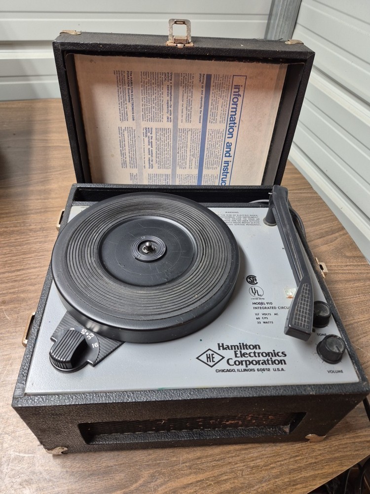 VINTAGE RECORD PLAYER MODEL 910 MADE BY HAMILTON ELECTRIC Works Needs Needle