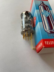 Telefunken E88CC (NOS) Getter Gold Pin Germany Diamond Lot 1 unit