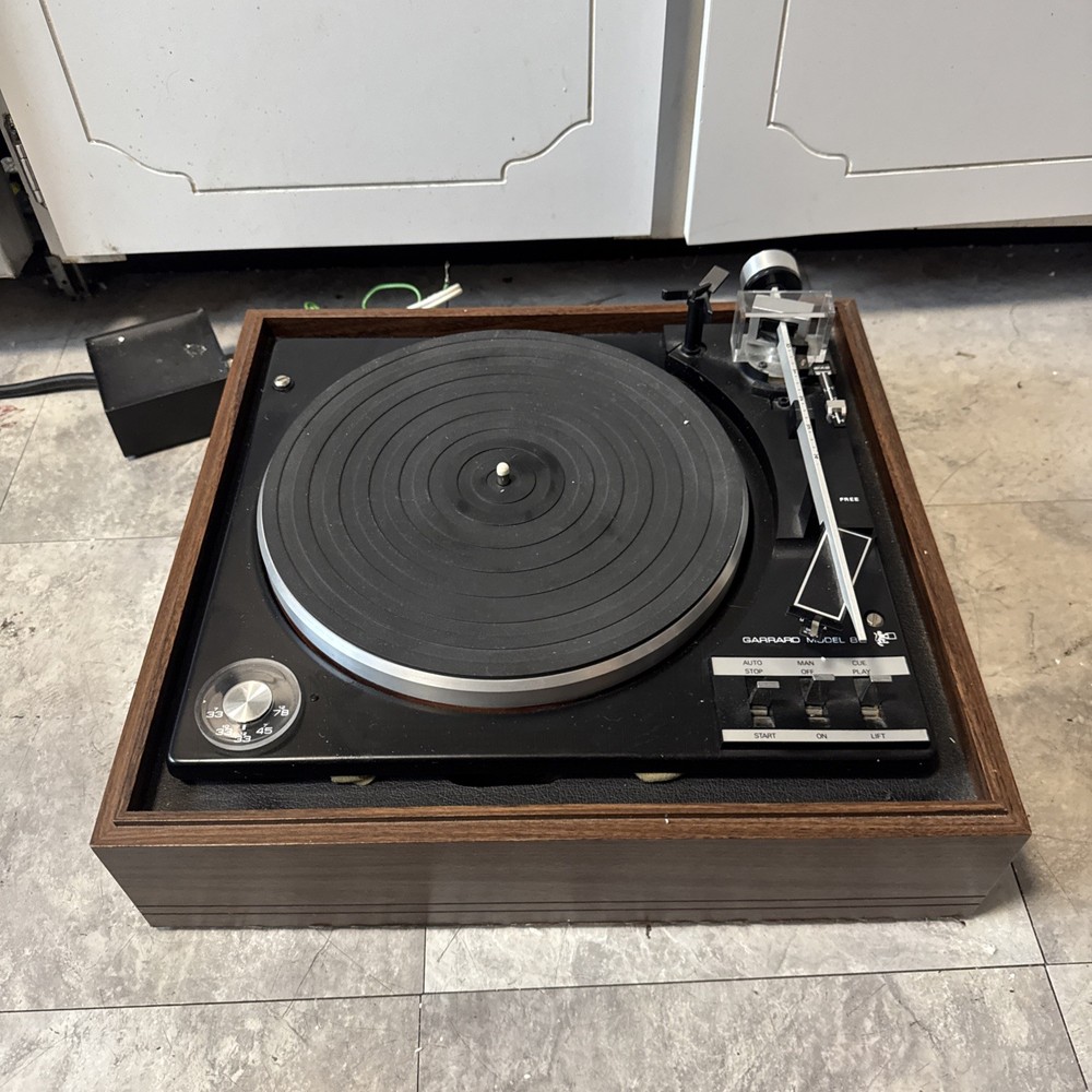 VINTAGE Garrard model #82 turn table Read!!!