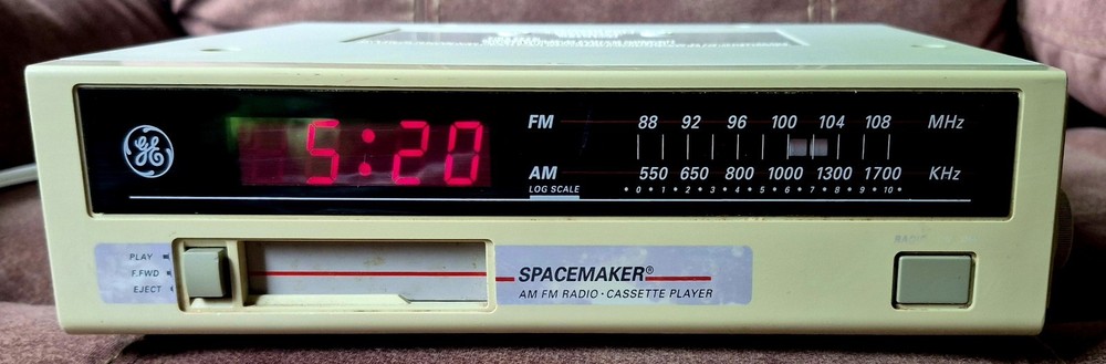 GE General Electric Model 7-4260A Spacemaker Radio Cassette Player w/Hardware