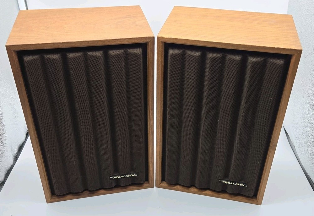 Realistic Minimus-4 Wood Speakers Walnut Bookshelf Radio Shack Tandy 8 Ohm VTG