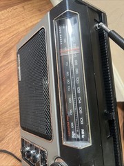 General Electric 7-2880B Long Range Super Radio – Black/Silver