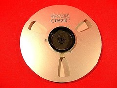 TWO BRAND NEW (MINT) 10.5″ REEL TO REEL TAPE DECK HUB ADAPTER SPACER DISCS