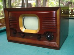 Vintage 1940’s Automatic Model TV-709, 7″ Table Top TV in Mahogany Cabinet